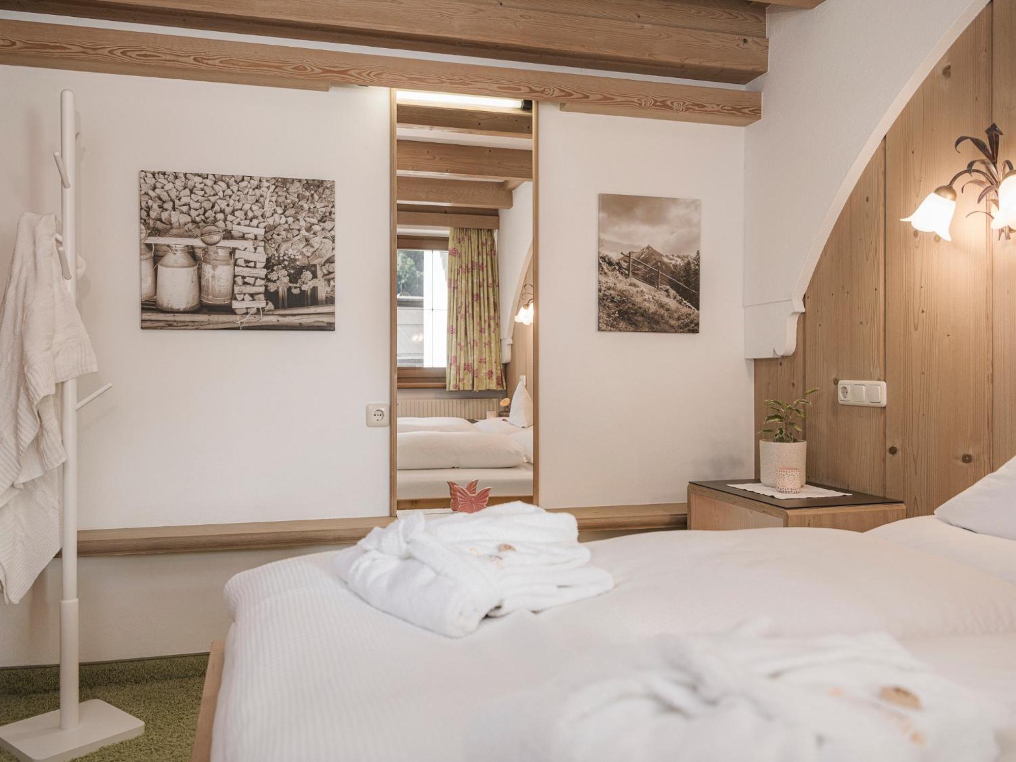Apparthotel "Landhaus Veronika" Mayrhofen Exterior foto