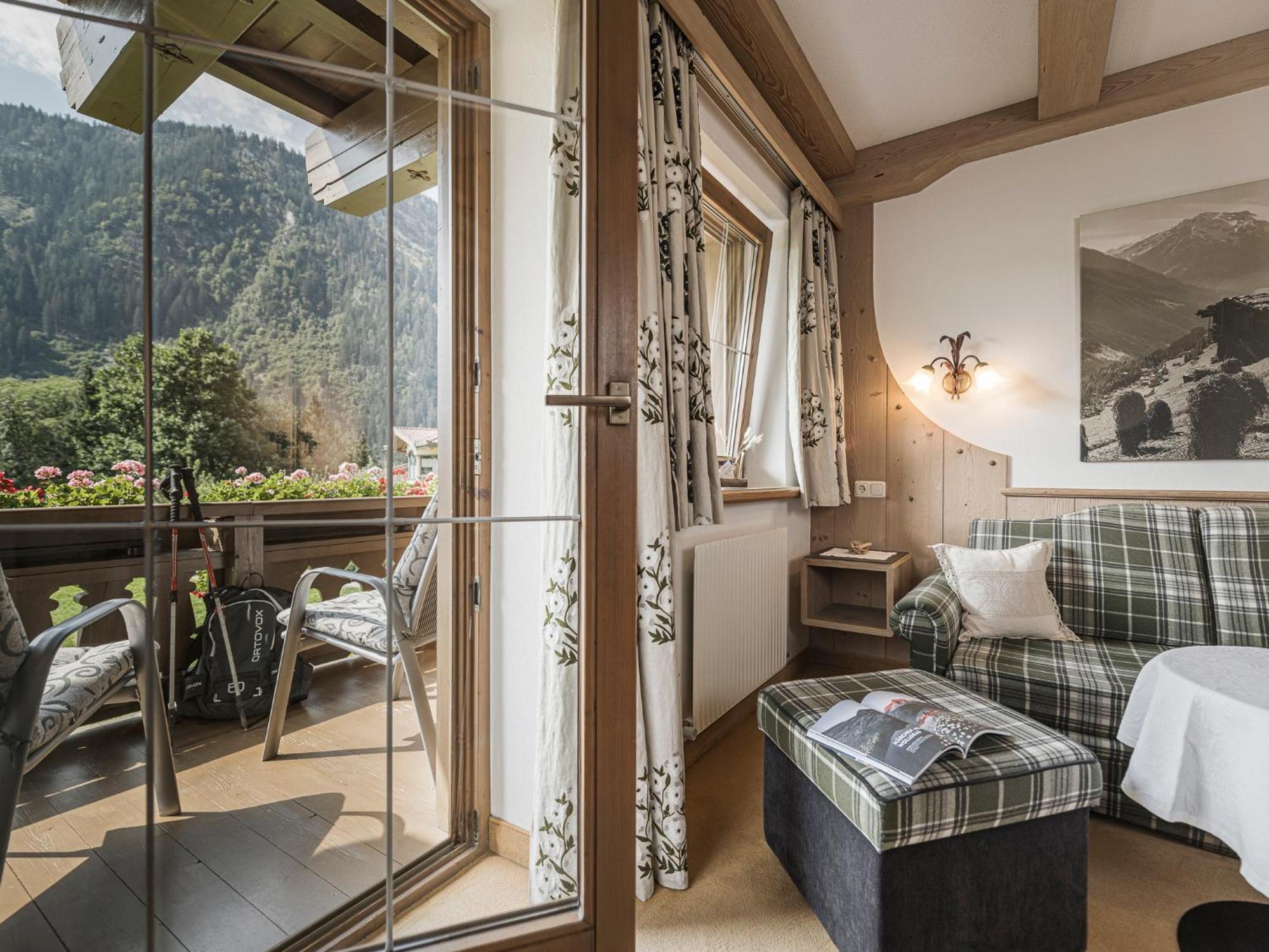 Apparthotel "Landhaus Veronika" Mayrhofen Exterior foto